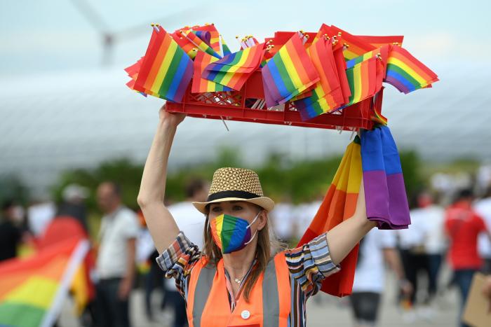 ¿Qué se sabe de la supuesta "pena de cárcel" por llevar la bandera LGTBI en el Mundial de Qatar?