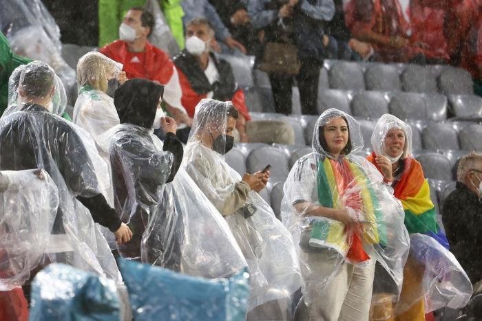¿Qué se sabe de la supuesta "pena de cárcel" por llevar la bandera LGTBI en el Mundial de Qatar?