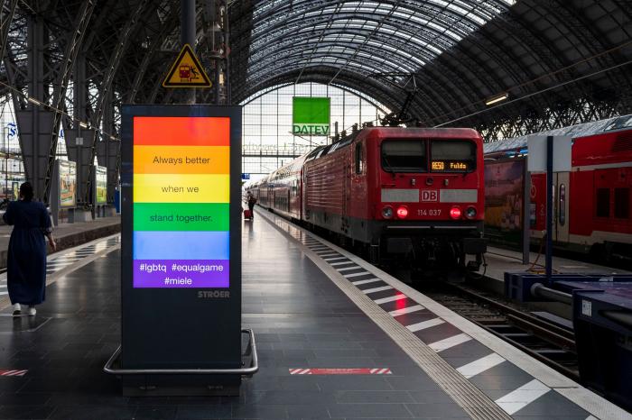 ¿Qué se sabe de la supuesta "pena de cárcel" por llevar la bandera LGTBI en el Mundial de Qatar?