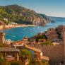En Francia piden hacer las maletas para visitar el "paraíso azul" fortificado de España con murallas y sabor mediterráneo