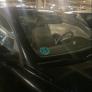 Pone esto en el parabrisas de su coche y se lleva todos los aplausos por el ingenio